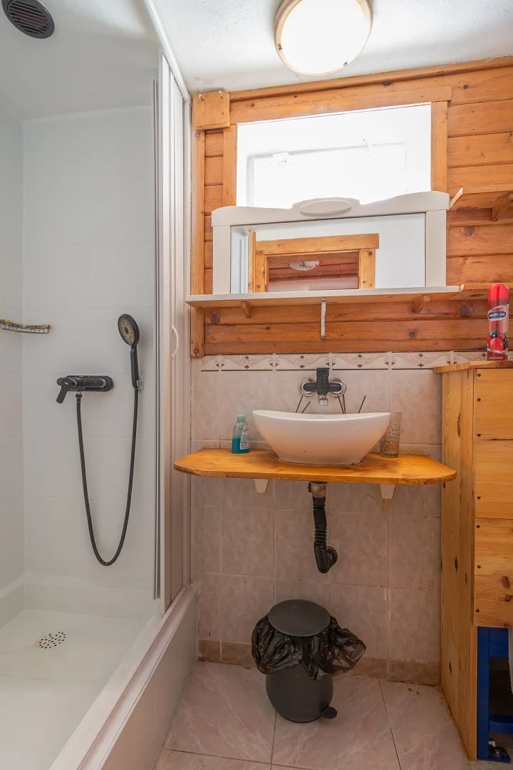 Bathroom with shower – Chata Zuzanka