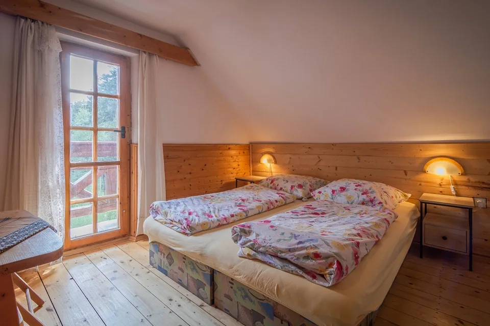 Bedroom with balcony – Chata Zuzanka